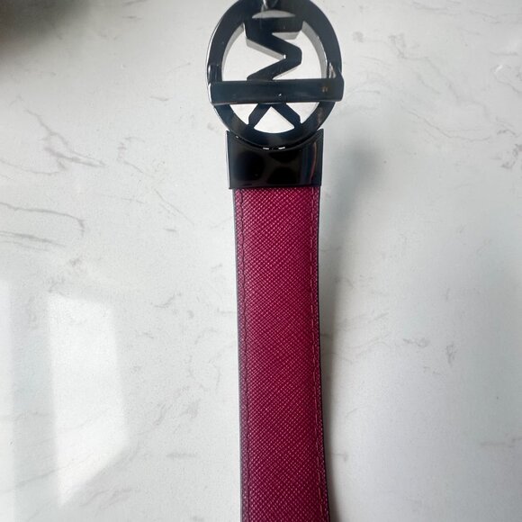 Michael Kors (MK) Logo Reversible Leather Belt - Picture 6 of 7